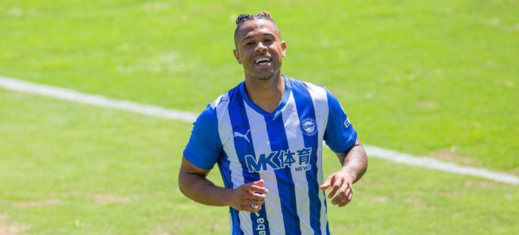 Mariano Díaz bloquea al Alavés