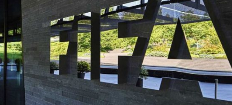 FIFA dona 50,000 dólares y 10 mil balones para fútbol infantil