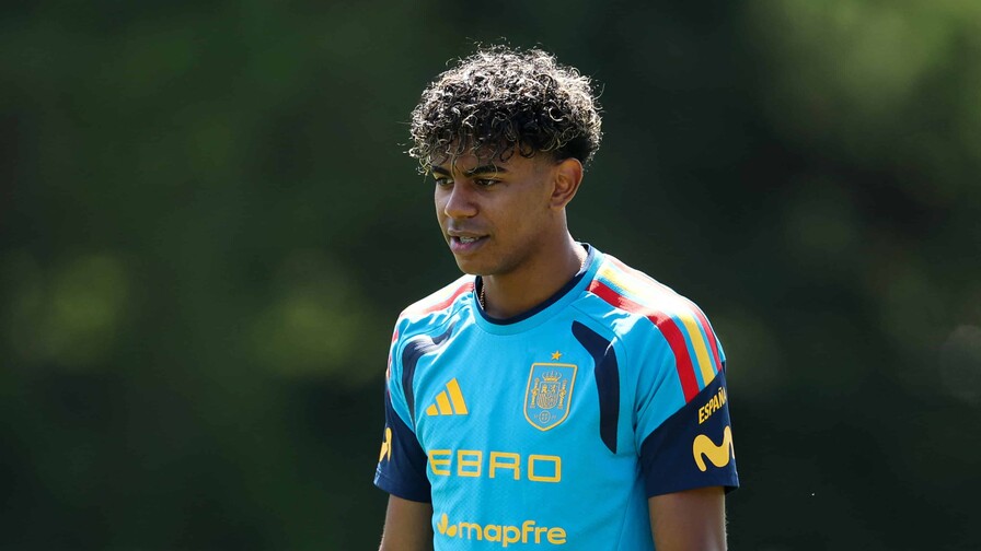 Lamine Yamal es titular contra Arabia Saudita