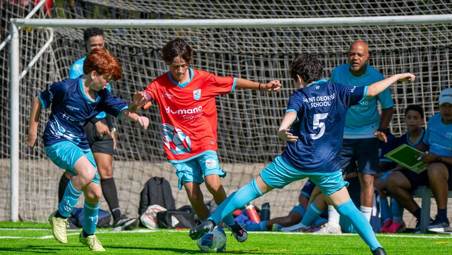 American School y St. Michael´s triunfan en la apertura de la Copa de Fútbol Humano Seguros